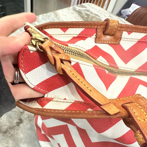 EUC Stunning RARE Chevron Dooney and Bourke large tote - Picture 6 of 12